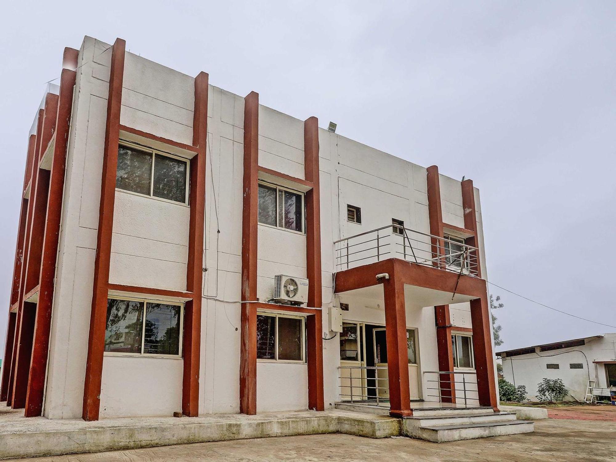Super Hotel O Midway Treat Dhār Zewnętrze zdjęcie