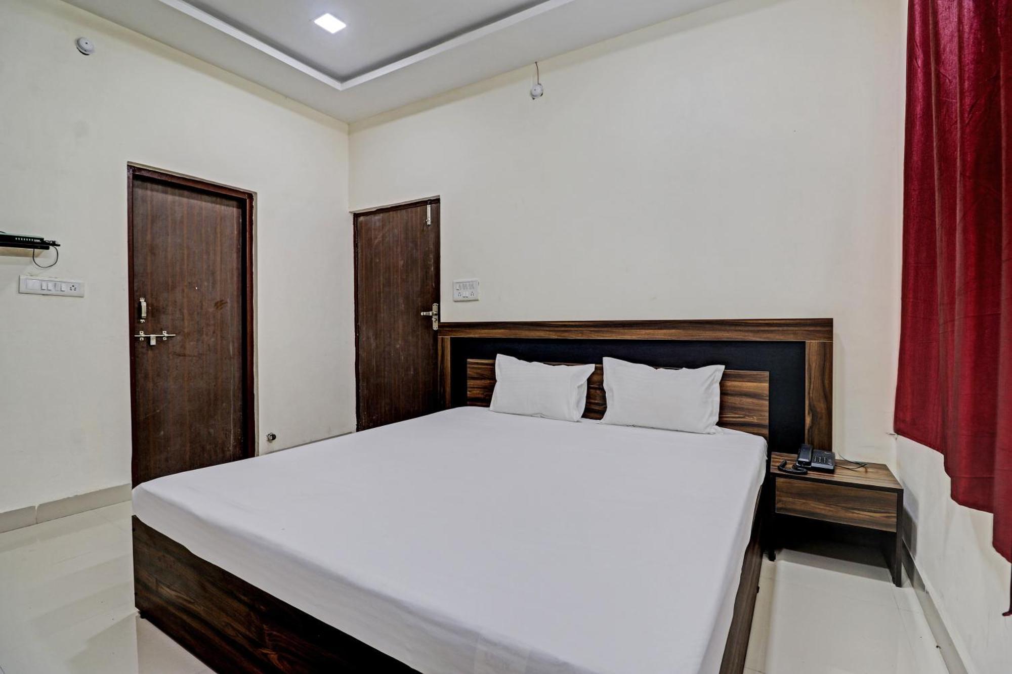 Super Hotel O Midway Treat Dhār Zewnętrze zdjęcie