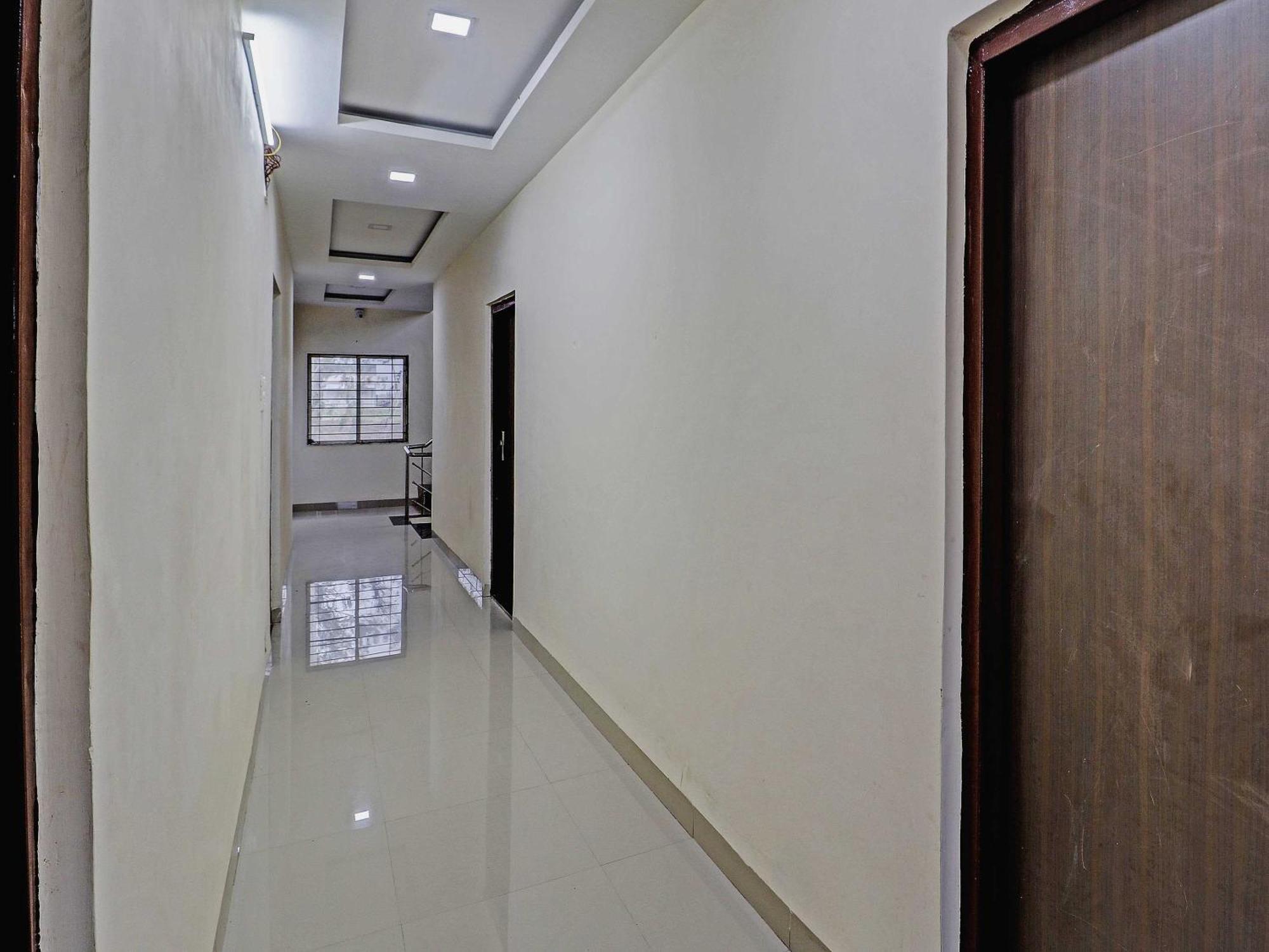 Super Hotel O Midway Treat Dhār Zewnętrze zdjęcie