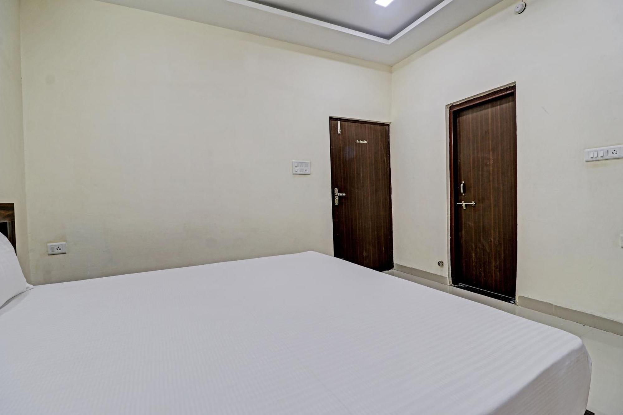 Super Hotel O Midway Treat Dhār Zewnętrze zdjęcie