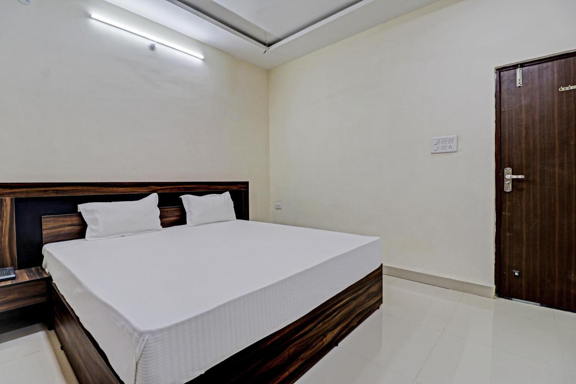 Super Hotel O Midway Treat Dhār Zewnętrze zdjęcie