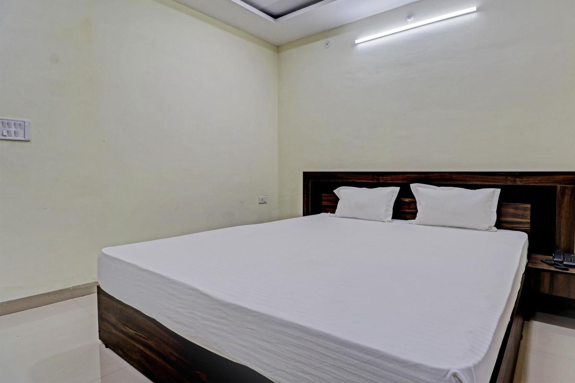 Super Hotel O Midway Treat Dhār Zewnętrze zdjęcie